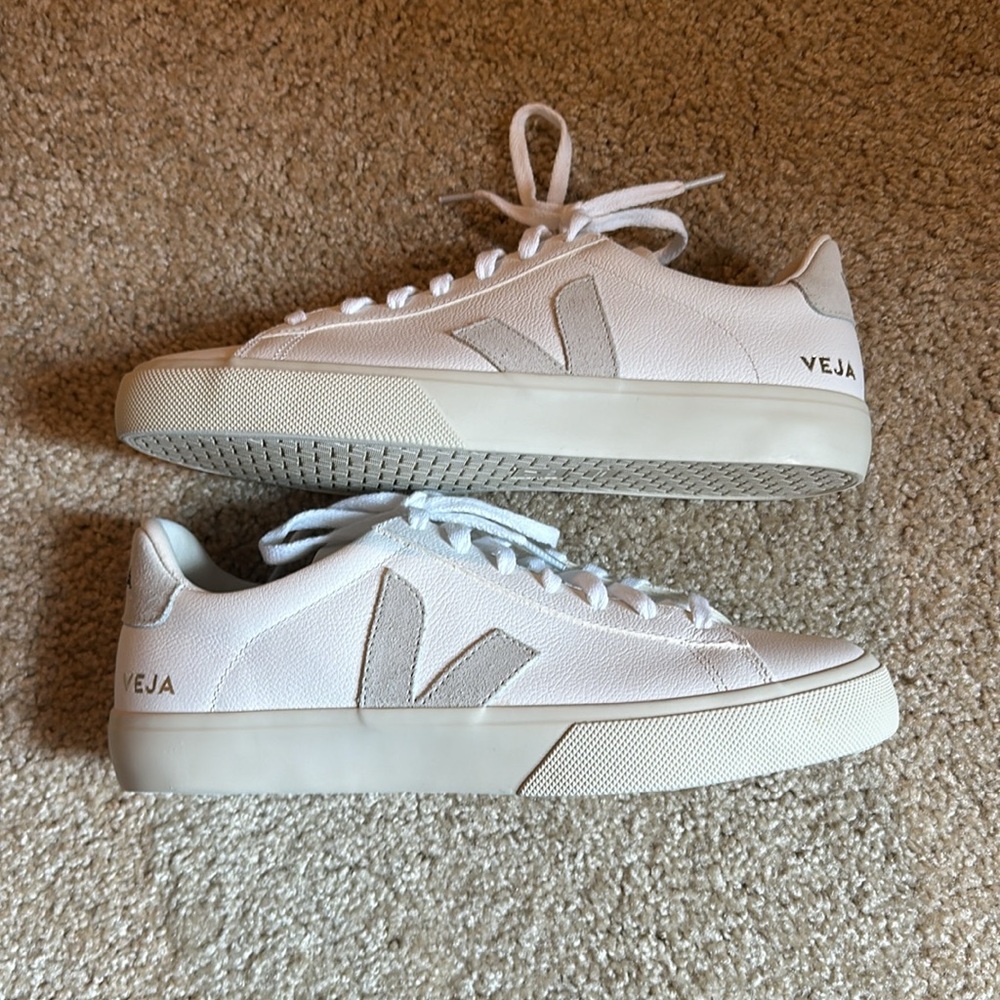 Veja White Sneakers - Picture 4 of 7